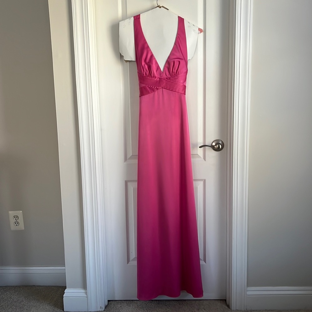 Gorgeous BCBG MaxAzria fuschia twist back formal. Size 0.